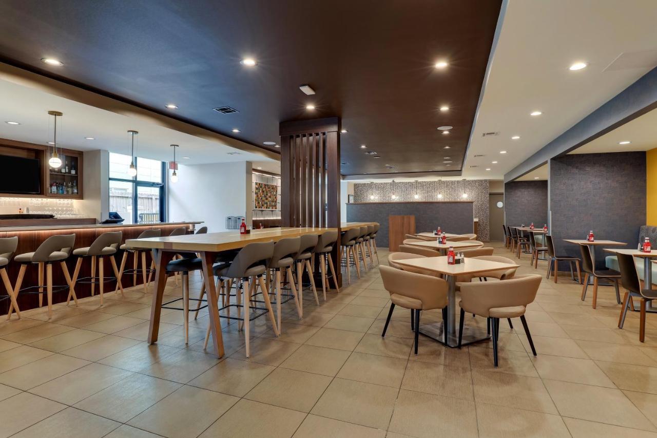 摩拜尔机场假日酒店 莫比尔 外观 照片